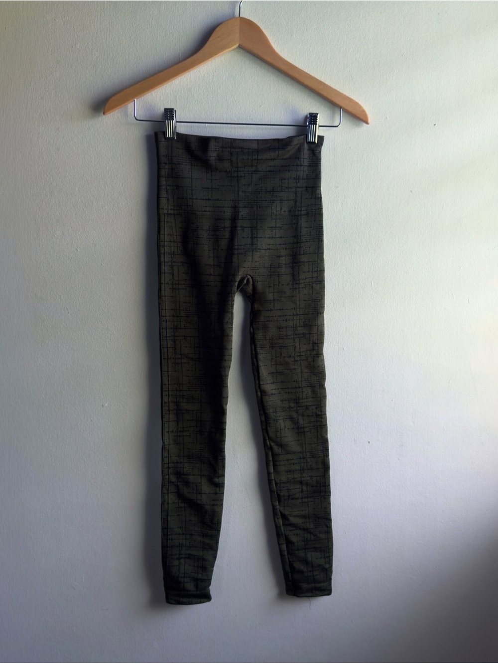 Spanx Look At Me Now Seamless Leggings Olive Green Hatch Crosshatch Print Small